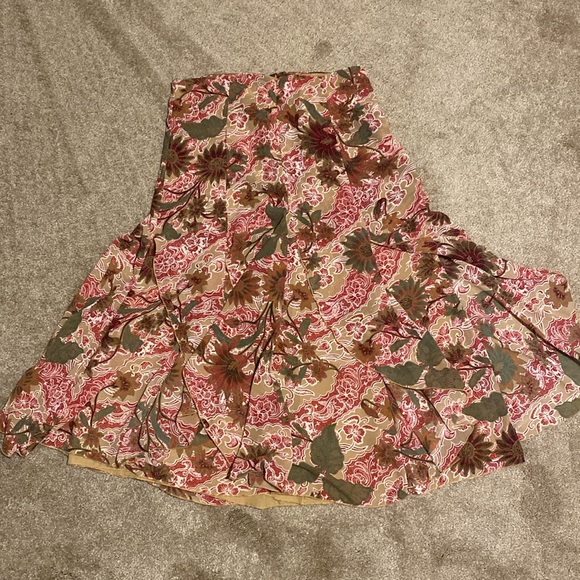 Bandolino size 4 long skirt lots of ruffles/layers - Picture 9 of 9